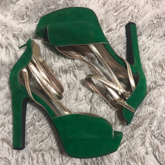 Green velvet and gold, open toe pumps by Qupid